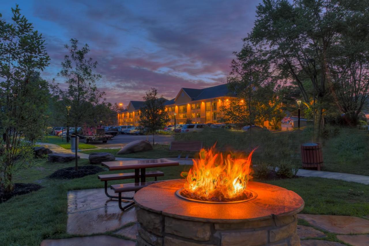 Econo Lodge Pigeon Forge Riverside Buitenkant foto