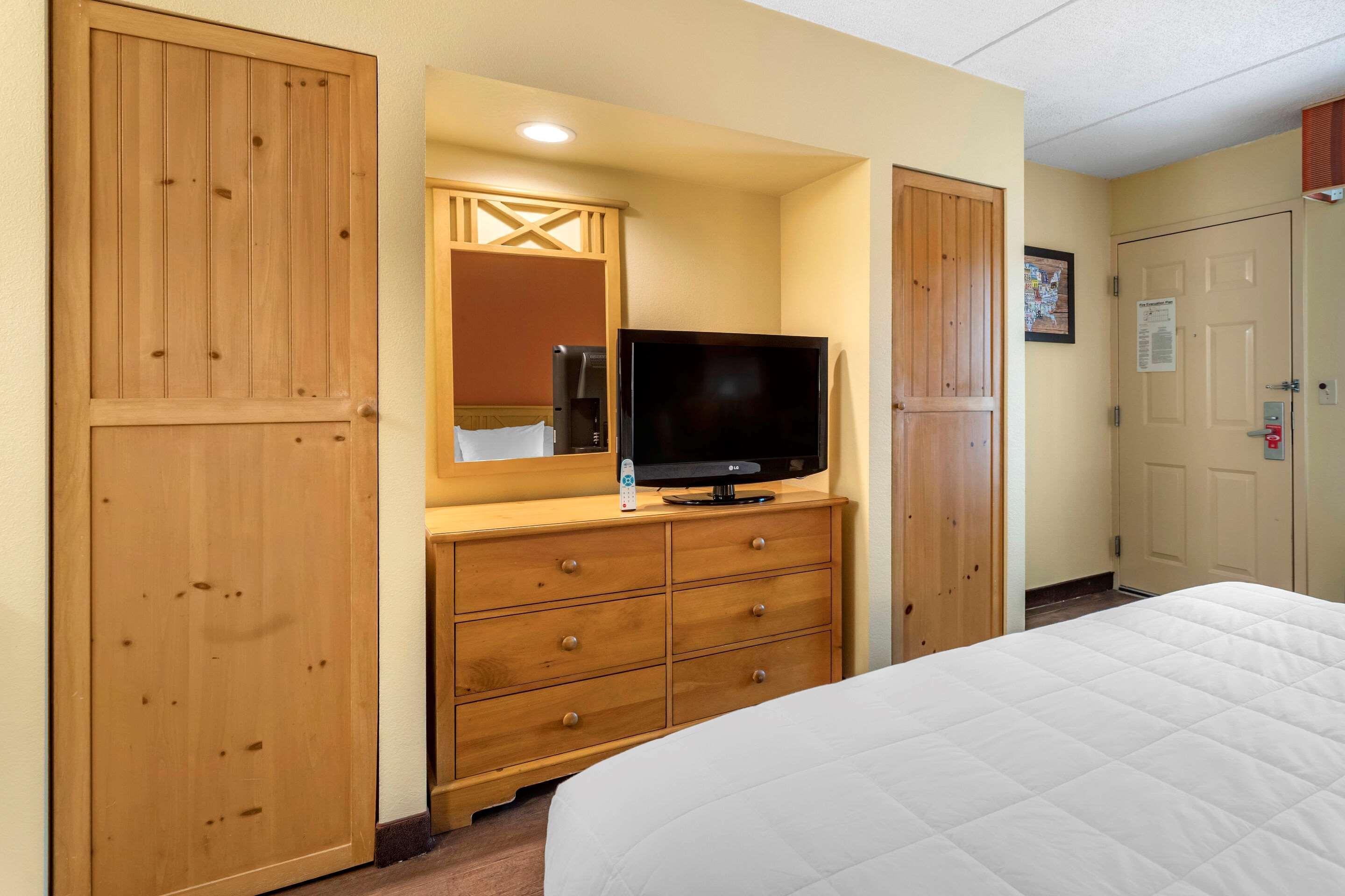 Econo Lodge Pigeon Forge Riverside Buitenkant foto