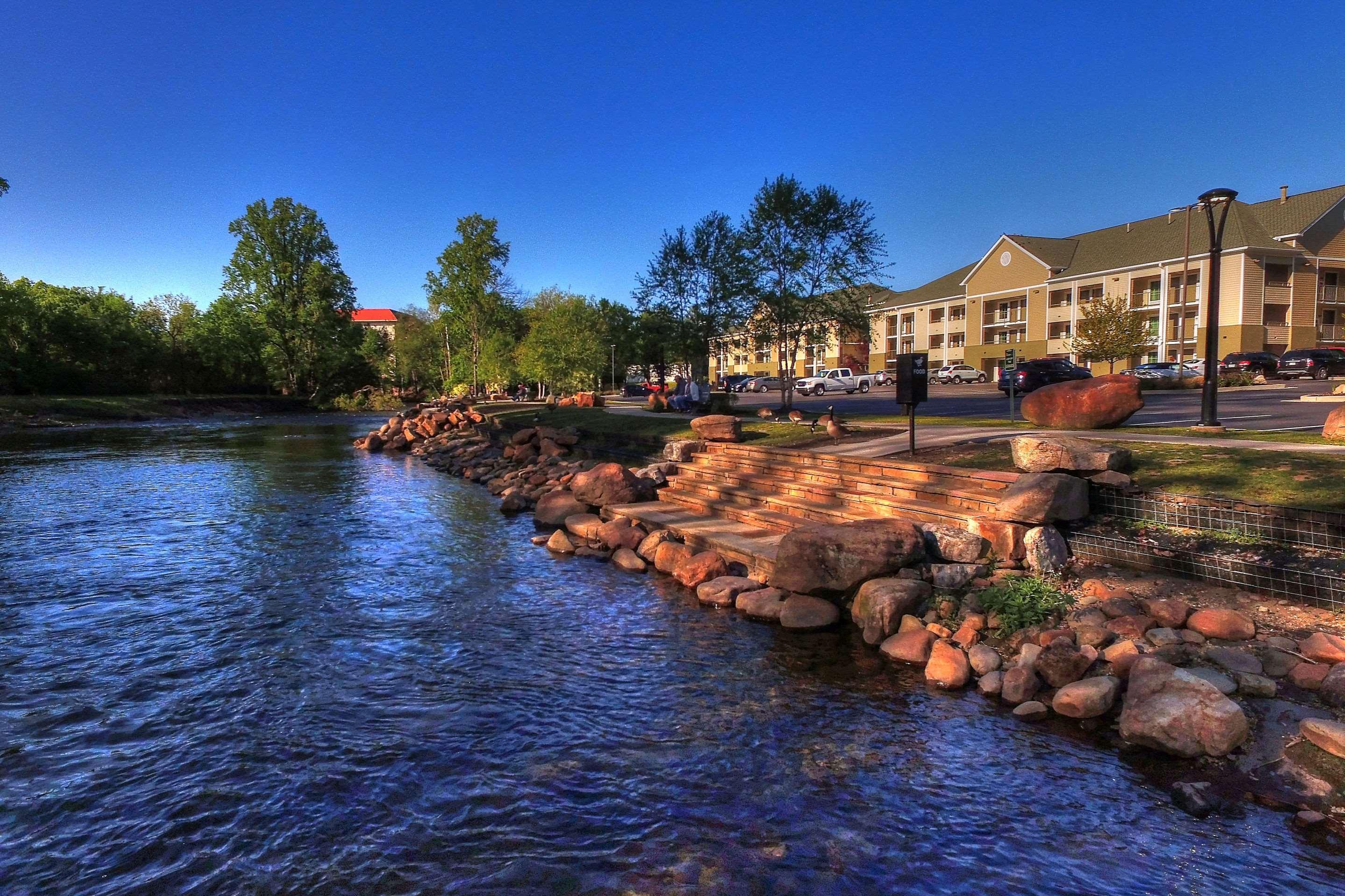 Econo Lodge Pigeon Forge Riverside Buitenkant foto