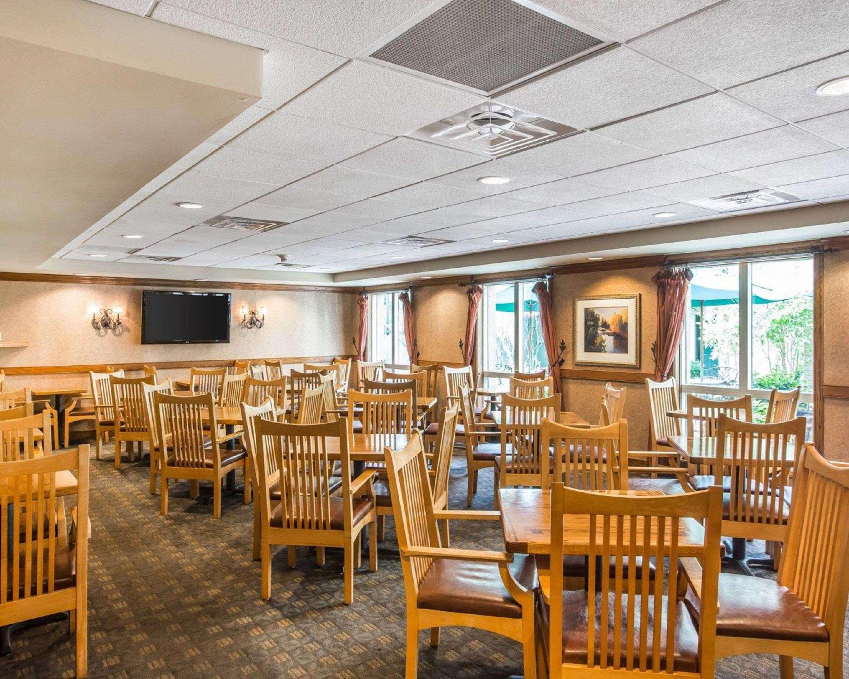 Econo Lodge Pigeon Forge Riverside Buitenkant foto